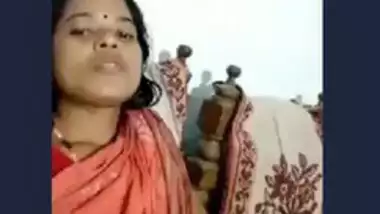 Desi cute bhabi fingering pussy