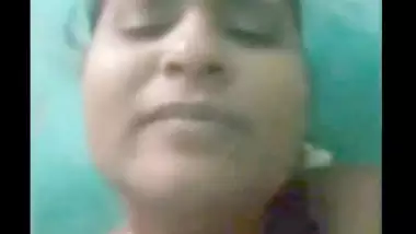 Desi village aunty fing her pussy