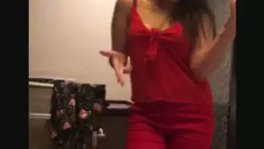 Hot Desi Girl Dancing On Daru Badnam Kardi