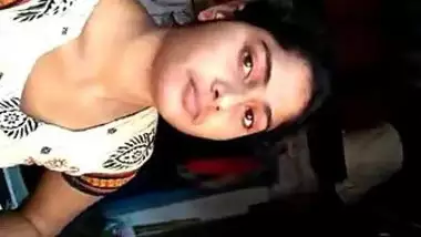 Solo porn video shows how proud Indian woman is of her nice pussy