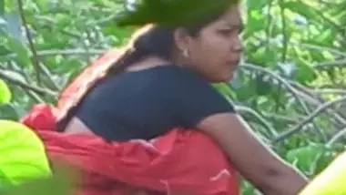 Voyeur sees the Desi woman and immediately film peeing porn video