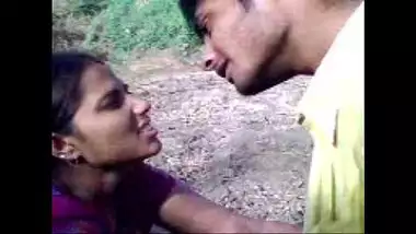 Outdoor sex of a Gujarati village girl