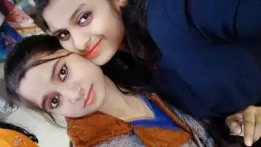 Desi cute girl mira show her sexy boobs