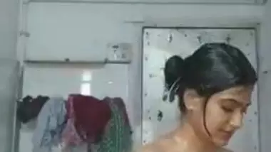 Desi lovely lets her boyfriend film porn video where she washes body