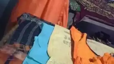 Sex video of naughty aunty who changes sari but doesn't show body