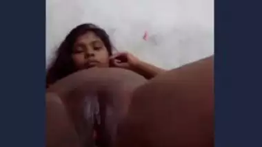 Desi wife fingering pussy