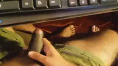 Desi guy hanjob own cock