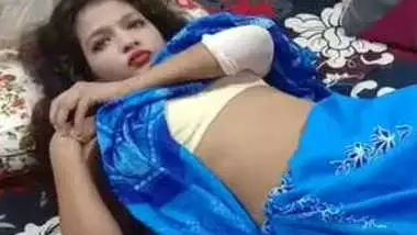 Desi babe uses mouth to make sex partner's cock hard before chudai