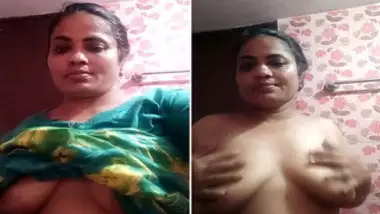 Indian MILF takes camera to film how she rubs XXX pussy and boobs