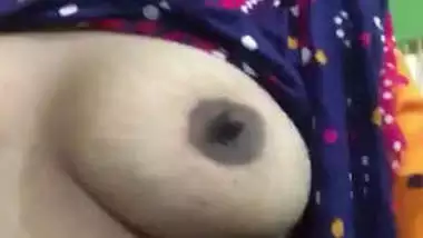 Bangladeshi Married Bhabi Pressing Milking Boobs