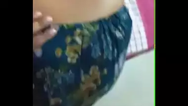 Desi Wife Ass show slaping ass