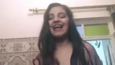 Desi possessor of succulent titties performs a porn dance on webcam