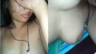 Desi girl hides her face but man lays her XXX boobs bare for sex video