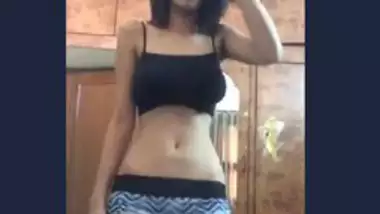 Dubai Girl very sexy dance