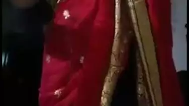 Meri bri didi saree kholke apni fuddi chut bur...