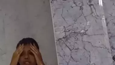 Indian pervert secretly films the landlady taking a shower