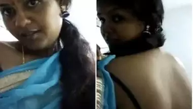 Desi hottie in blue sari shows naked XXX back motivating BF to have sex