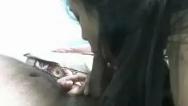 Desi cute girl sucking lover cock