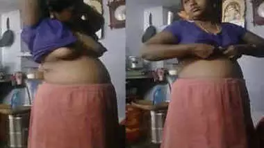 After sex affair chubby Desi woman permits lover to take look on XXX tits