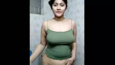 Cute Desi Girl Enjoying Shower