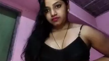 Desi cute village bhabi show her big boobs selfie video