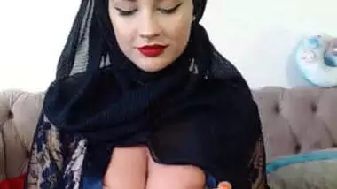 Hot Muslim Girl showing her Milky White big boob