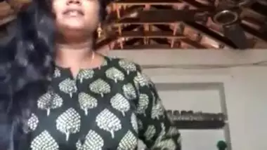 beautiful mallu aunty stripping showing juicy tits