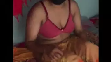 Desi bhabi showing her pussy