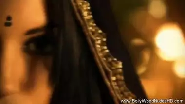 Desi Princess Exposes Her Body