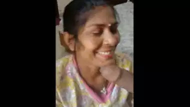 Desi bhabhi sucking devar in balcony