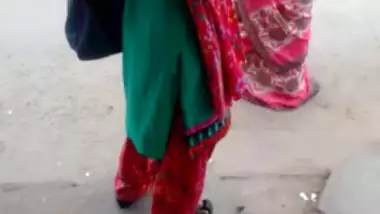 Indian nymphos girl sexy view in busstop (cute...