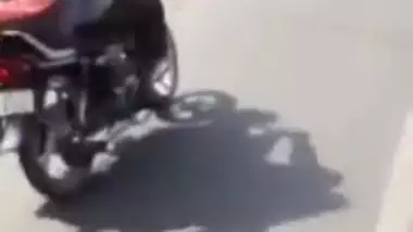 punjabi aunty giving jerking on bike