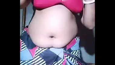 Juicy Bhabhi showing her creamy boobs