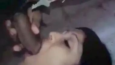 Desi Beautiful gf sucking lover dick