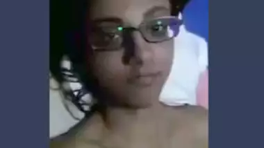 Desi Girl girl showing her cute boobs