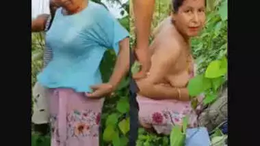 Desi aunty caught fucking in jungle