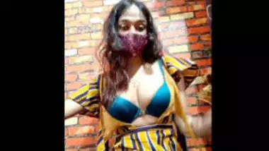 Indian Lady Strip Her Dress And Dance Gracefully