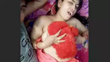 Desi Bhabhi Shows Boobs