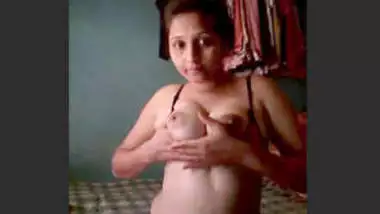 Cute Bhabhi Showing Nice Boobs