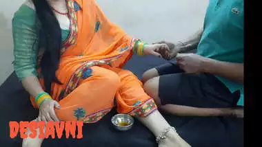 Desi avni bhabhi sexy massage by brother in law