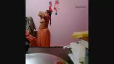 mature bhabhi saree removal secretly recorded