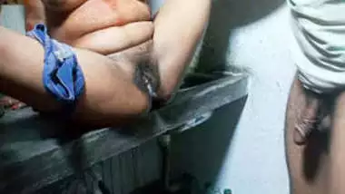 Holi Par Sexy Bhabhi Ko Color Lagakar Kitchen Stand