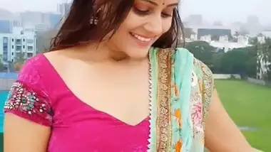 Archana gupta desi maal sexy tease horny vibes in Navel dress