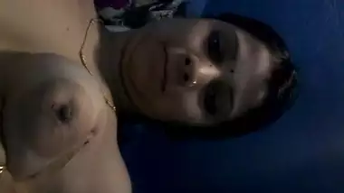 Desi village bahbi shwo her boobs