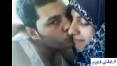 Porn video of an amateur couple enjoying a romantic private time together