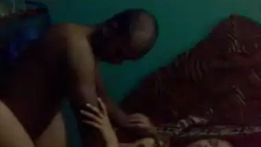 Desi bhabhi enjoys early morning sex with her horny husband