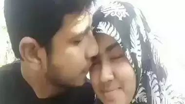 Bangladeshi Hijabi girl giving blowjob outdoors