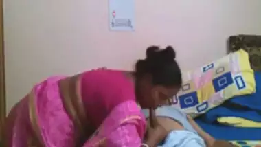 Desi hot mature maid sucking dick of her house owner