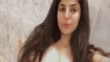 Cute Paki Babe boobs n pussy show