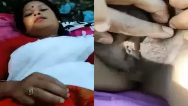 Assamese village wife pussy filmed by lover in jungle